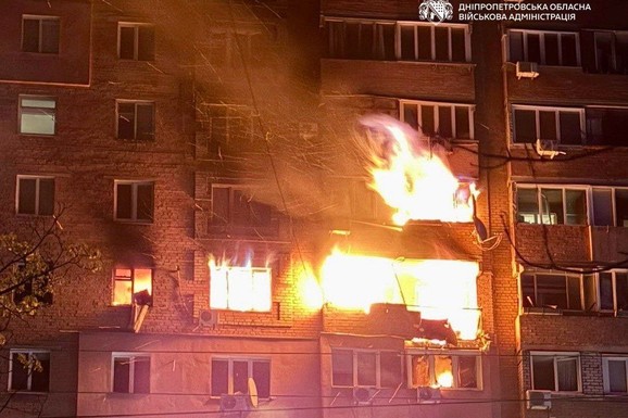 (FOTO, VIDEO) U ruskom napadu na Dnjepar poginulo dvoje ljudi, GORELE ZGRADE