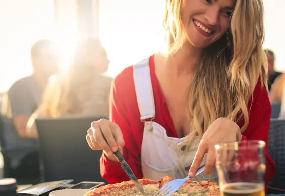 Muzyka w restauracji ma wpływ na twoje zamówienie. Badacze sprawdzili, jak to działa