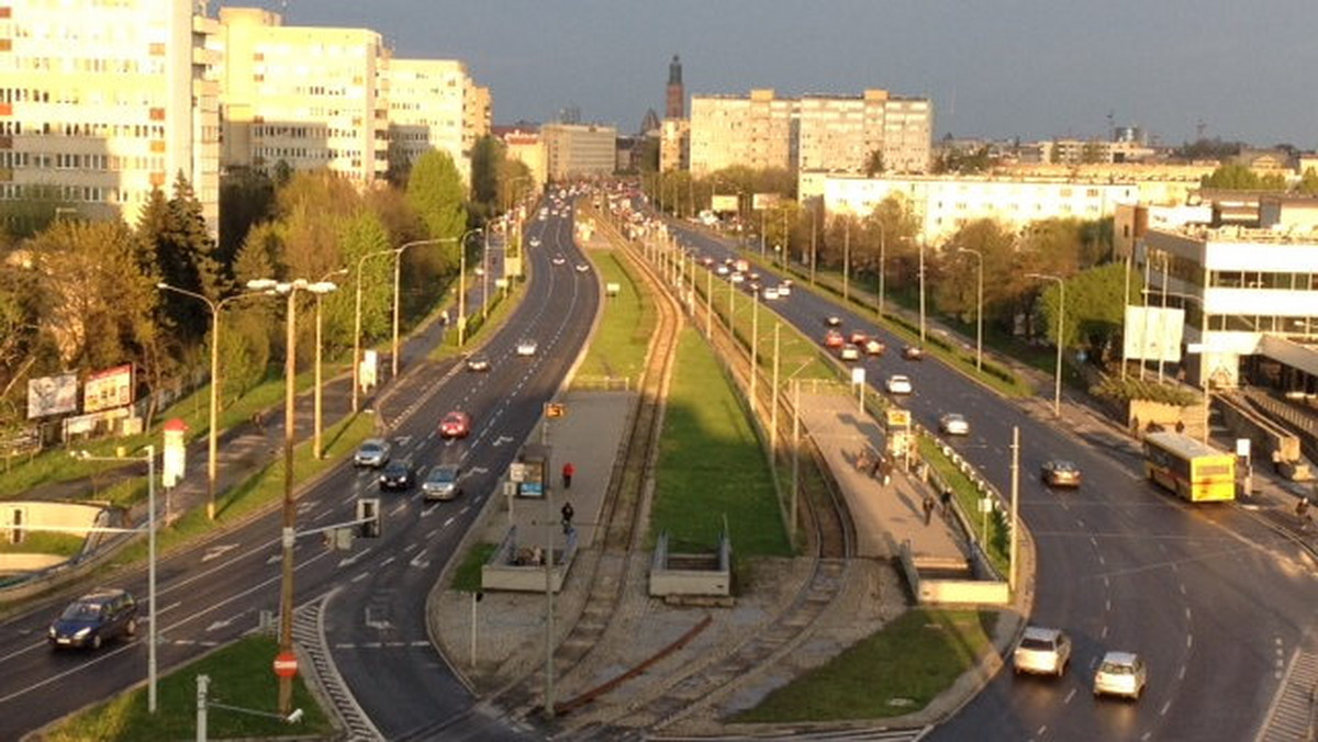 Wrocławscy urzędnicy chcą, by pięć głównych arterii w mieście w ciągu kilku najbliższych lat zamieniło się w zielone tętnice. Na pierwszy ogień ma iść droga wzdłuż ul. Legnickiej, od pl. Jana Pawła II do Nowych Żernik.