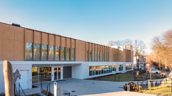 Nowoczesność, dostępność i dbałość o potrzeby mieszkańców – to filary, na których oparto projekt nowo wybudowanego centrum przy ul. Korotyńskiego 13.