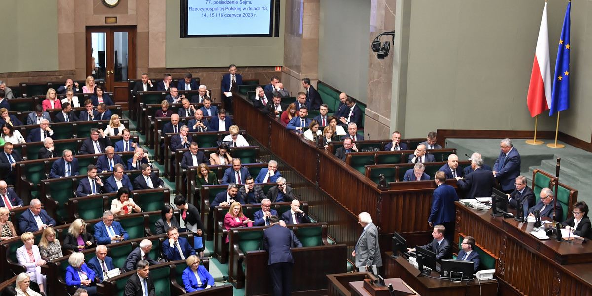 Sejm rozpoczął posiedzenie; ma zająć się m.in. prezydencką nowelizacją lex Tusk i  zmianami w budżecie państwa