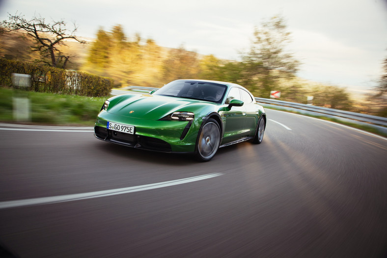 Porsche Taycan Turbo S - zasięg na autostradzie 336 km