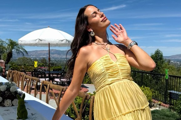 RODILA DETE 19 GODINA STARIJEM MILIONERU Poznata Srpkinja sa ćerkom i mužem proslavila Uskrs u Americi: "Sa porodicom"