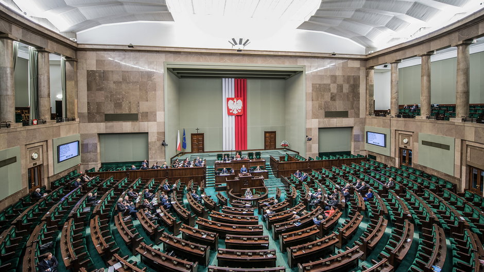 Najnowszy sondaż parlamentarny. W Sejmie znalazłoby się sześć partii