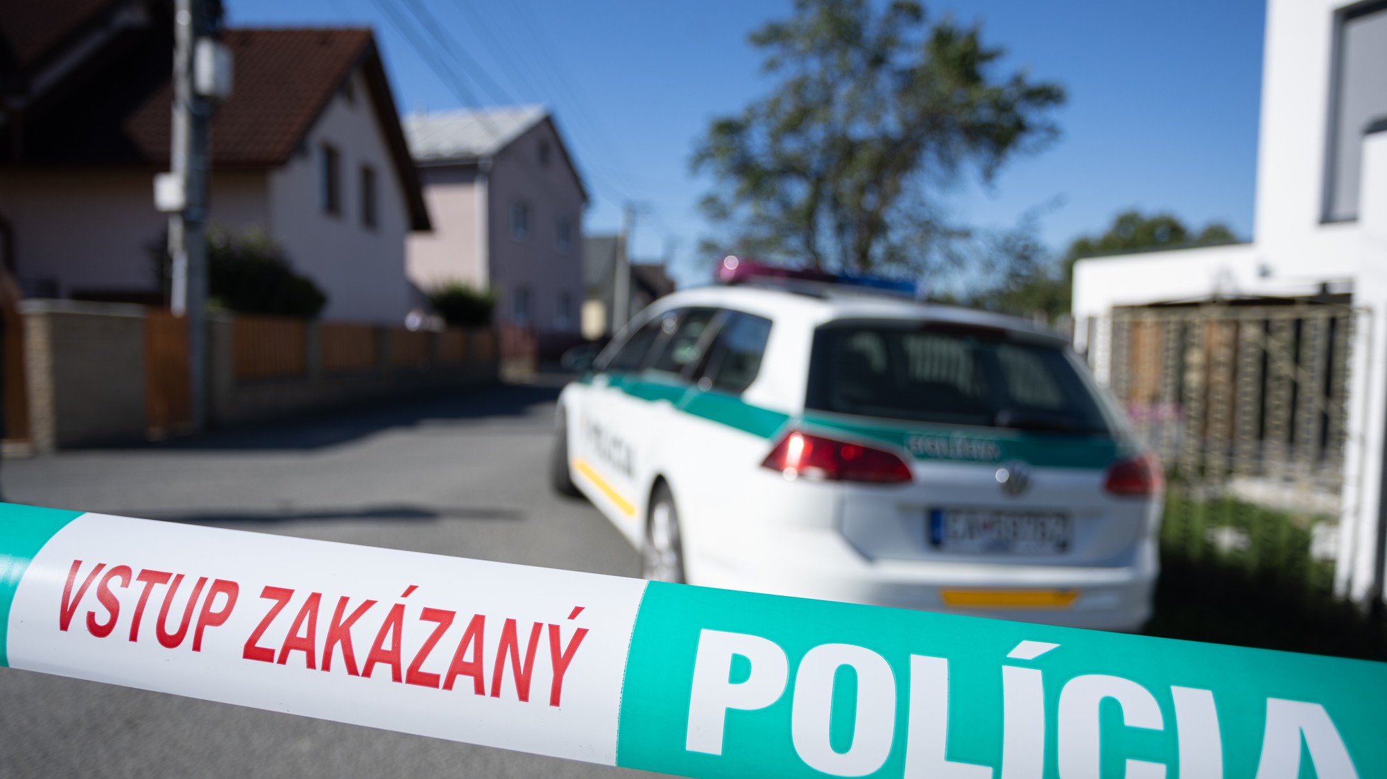 Na základnej škole v obci Staškov útočil žiak.