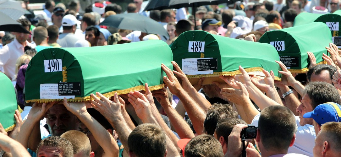 Pogrzeb ofiar masakry w Srebrenicy