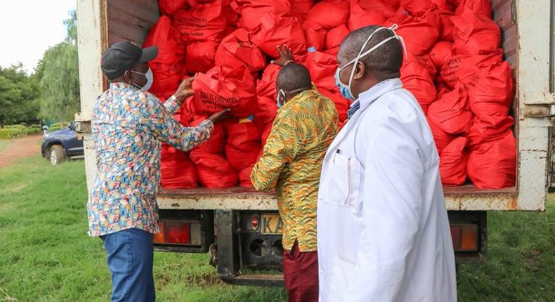 DP William Ruto visits Uhuru's backyard to distribute food