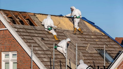 Masowe usuwanie szkodliwego azbestu potrwa dłużej niż zakładano? Mamy komentarz eksperta