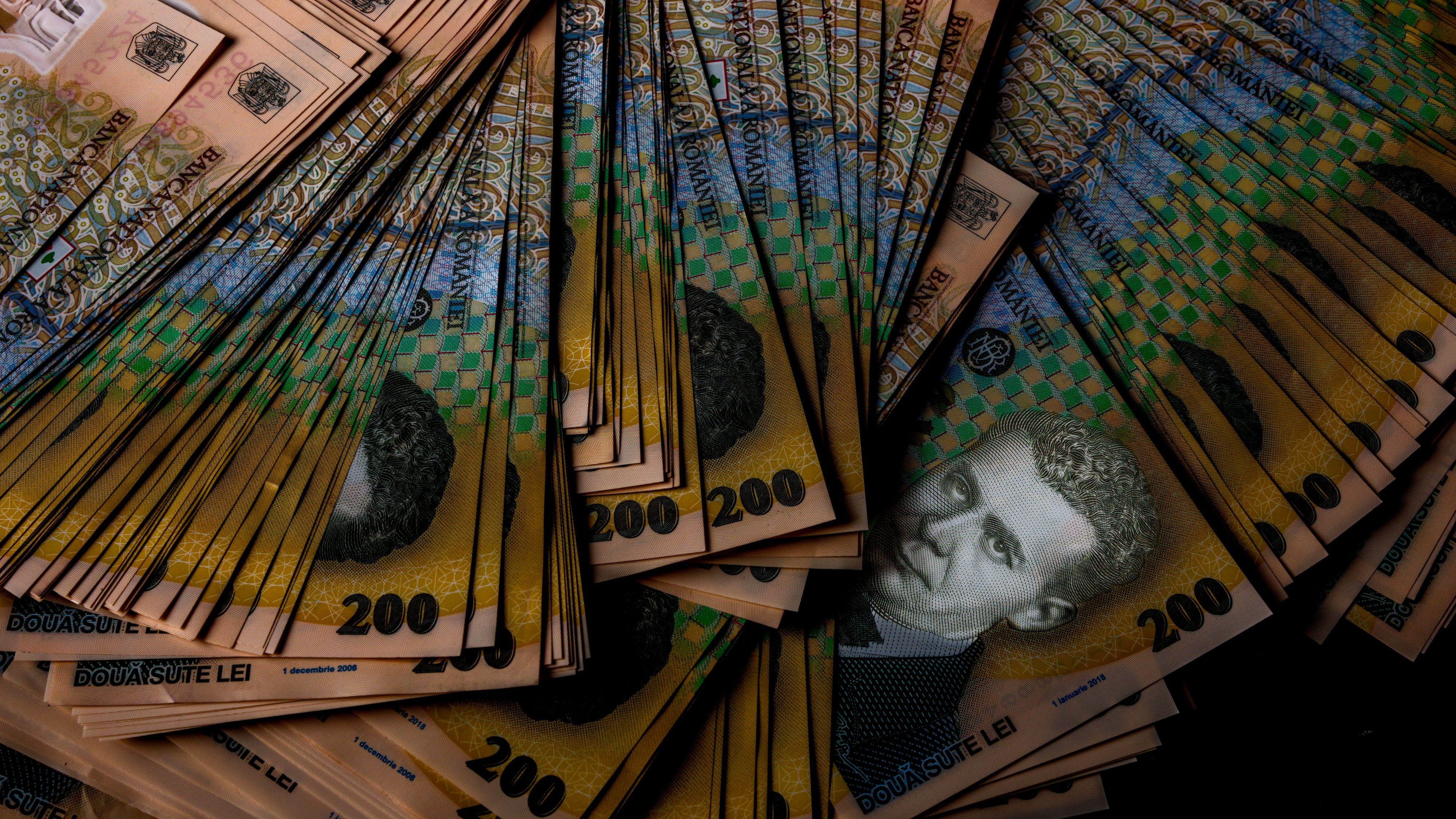 Peste 160.000 de români au credite la IFN-uri, în creștere cu 25% într-un singur an. Expert: „Banii nu mai ajung de la un salariu la altul”