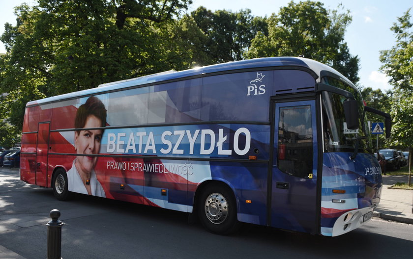 Policyjna kontrola w busie Szydło po debacie. Był donos