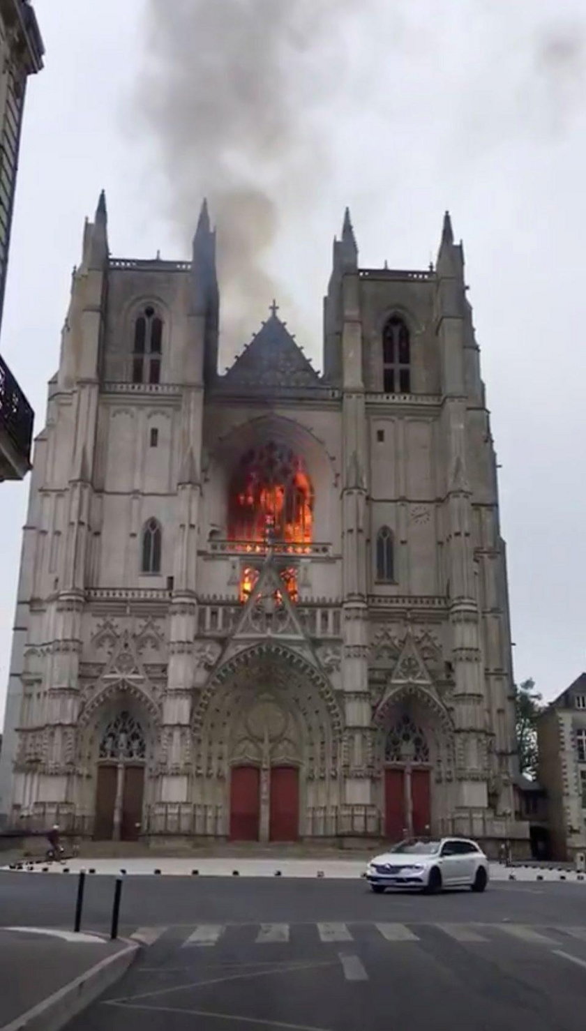 Pożar katedry w Nantes