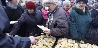 Wigilia dla osób bezdomnych i potrzebujących z całej Polski. Na rynku w Krakowie stanie świąteczny stół!