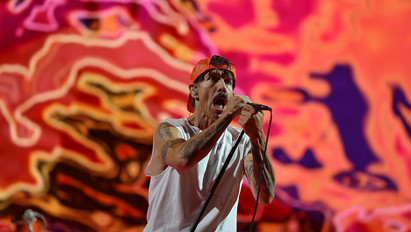 52 ezer ember tombolt a Red Hot Chili Peppers-koncerten a Puskás Arénában – fotók