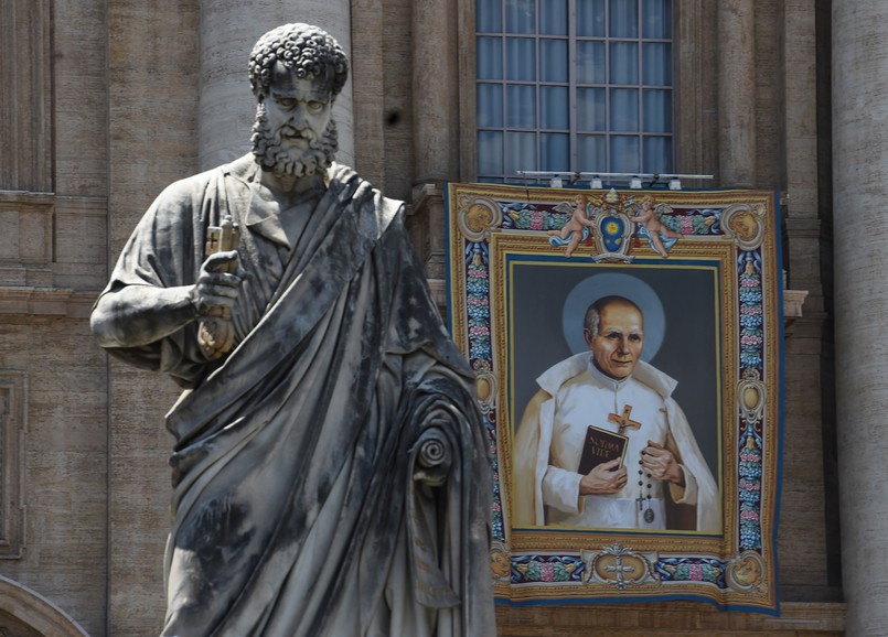 Prezydent Andrzej Duda z małżonką Agatą Kornhauser-Dudą na uroczystościach kanonizacyjnych w Watykanie