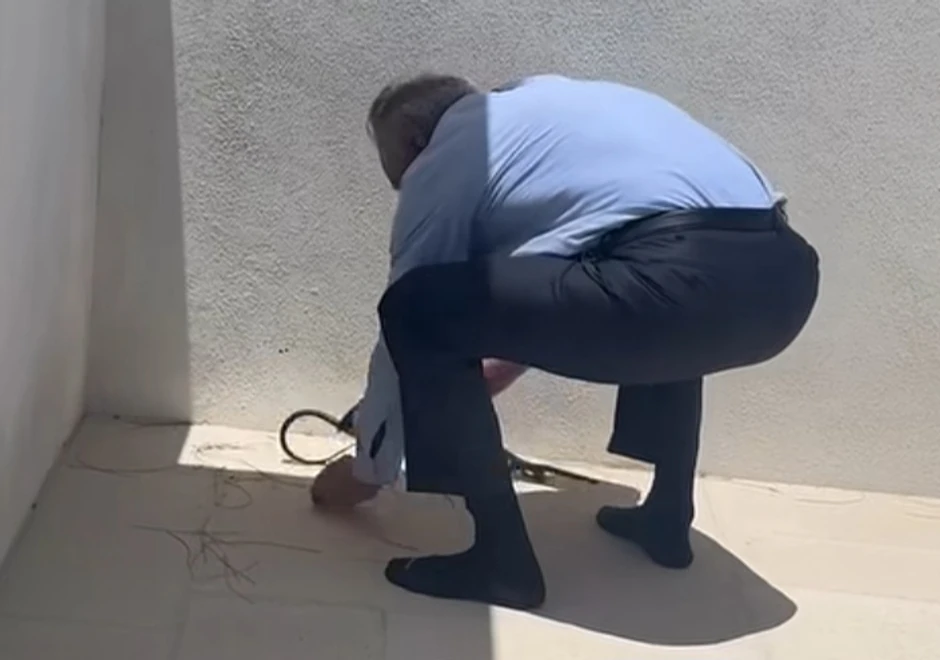 Američki ministar golim rukama hvatao zmije