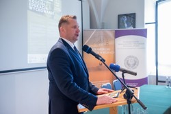 "Chrońmy dzieci". Czarnek powołuje się na słowa prof. Starowicza