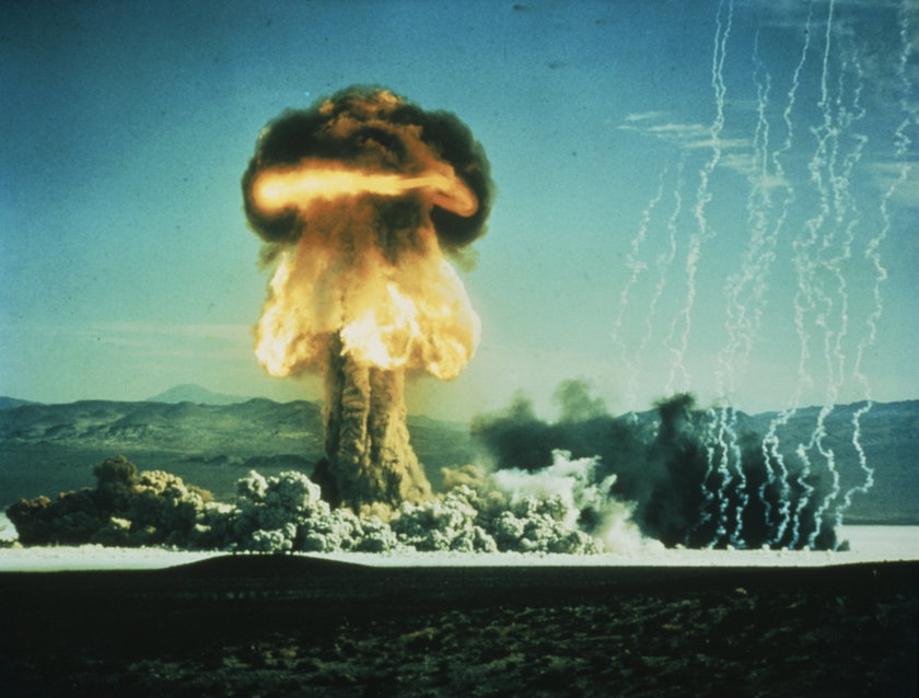 Grzyb po wybuchu bomby atomowej.