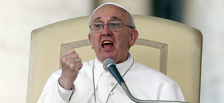 Papież Franciszek mówi, że piekła nie ma. W Bazylice św. Piotra odpada tynk
