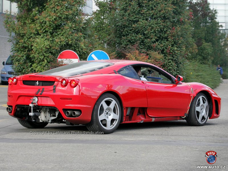 Zdjęcia szpiegowskie: tanie Ferrari Dino
