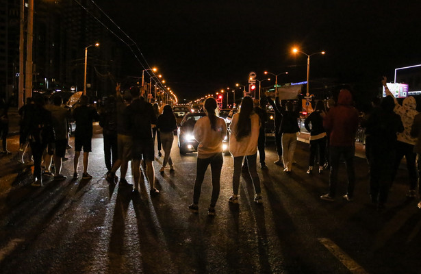 Nocne protesty w Mińsku