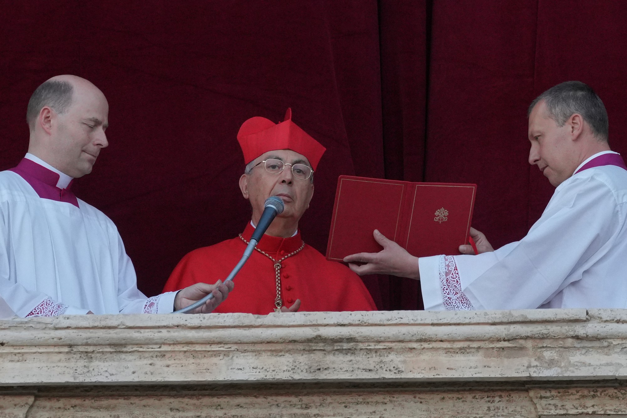 Kardinál Dominique Mamberti.