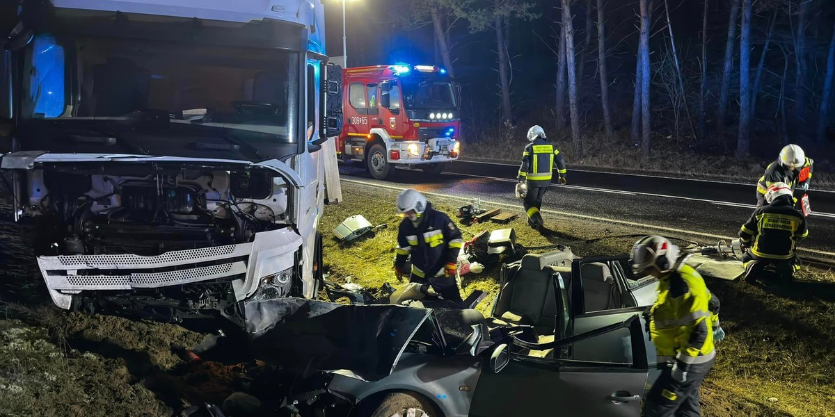 W tragicznym wypadku w Wypaleniskach zginęła jedna osoba. 