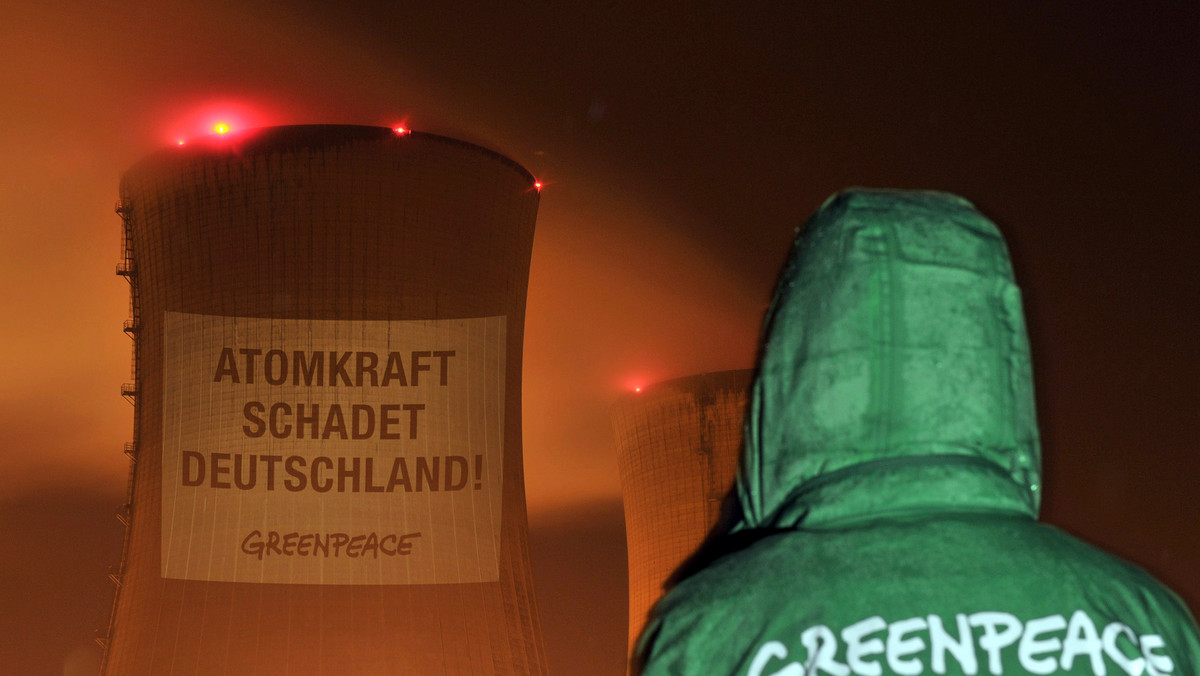 Spektakularną akcję przeciwko odpadom nuklearnym przeprowadzili działacze Greenpeace'u przed wejściem do Parlamentu Europejskiego w Brukseli, gdzie dostarczyli dwa pojemniki z niezabezpieczonymi radioaktywnymi odpadami z różnych części świata.