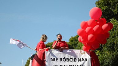 Protest pracowników sądów. Czerwone miasteczko powstało przed Ministerstwem Sprawiedliwości