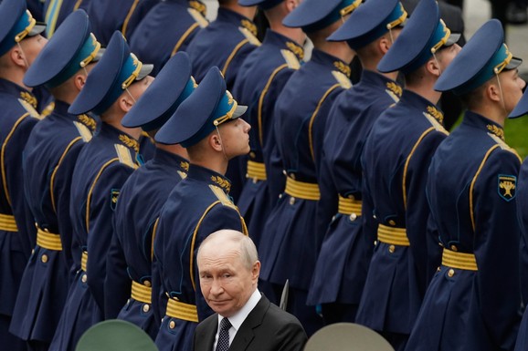 MASKE NA LICE, NEMA MOBILNIH Putin ponovo jača obezbeđenje: "Sve više je zabrinut za sopstvenu bezbednost"