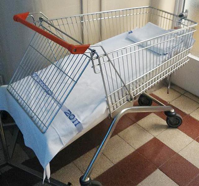 Ezért szállítják a gyerekeket bevásárlókocsiban a szegedi kórházban! -  Blikk Rúzs