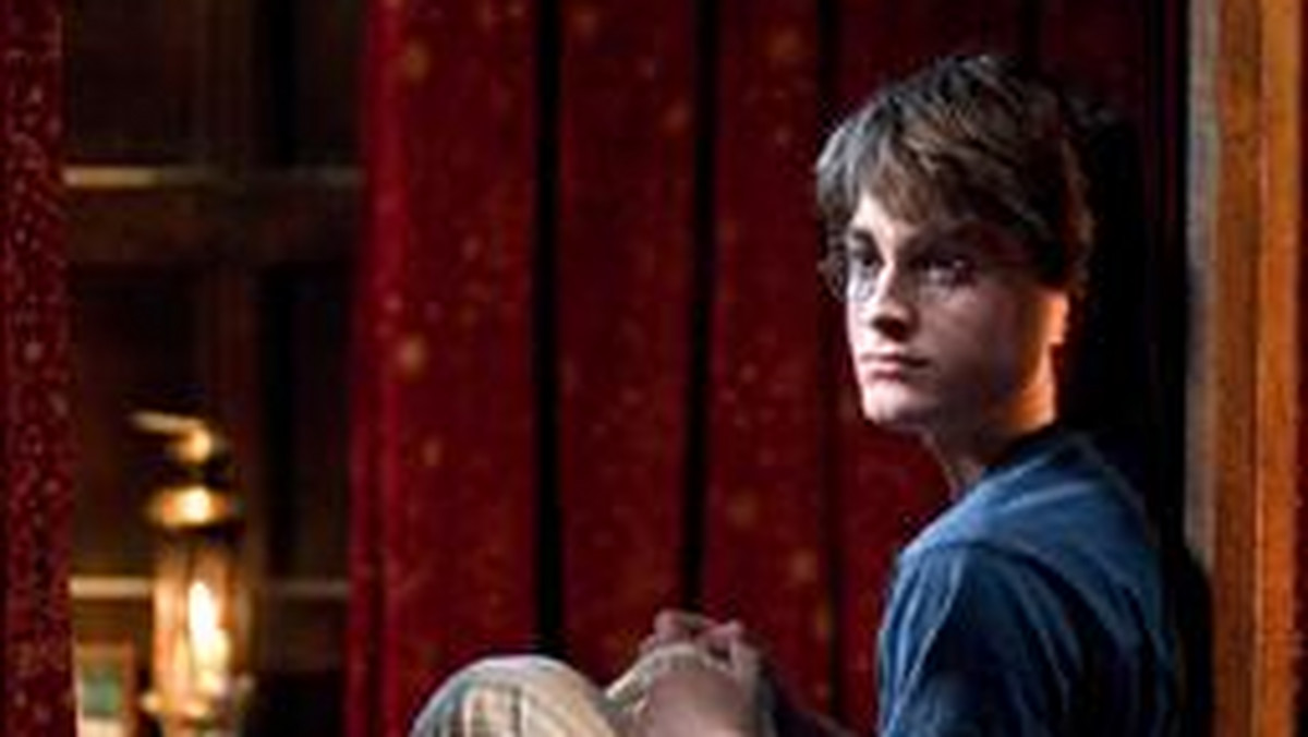 Czwarta część przygód Harry'ego Pottera, która w piątek, 18 listopada, weszła do kin w USA i w Wielkiej Brytanii, elektryzuje miliony potencjalnych widzów i