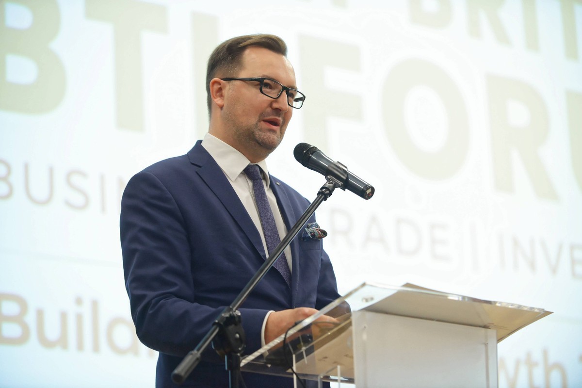 Z resortem klimatu, a wcześniej z resortem środowiska Mazurek był związany od 2006 roku