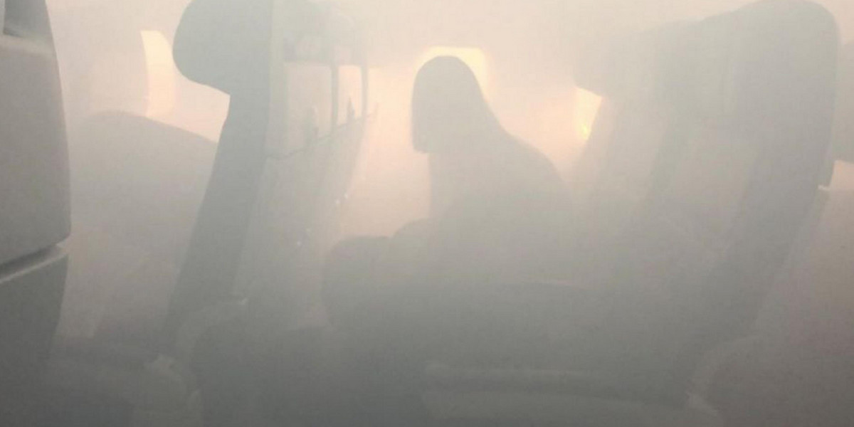 Dym na pokładzie samolotu z Londynu do Walencji