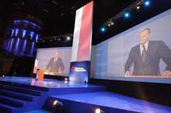 Alkohole, fryzjer, restauracje... Kolejne rachunki PO