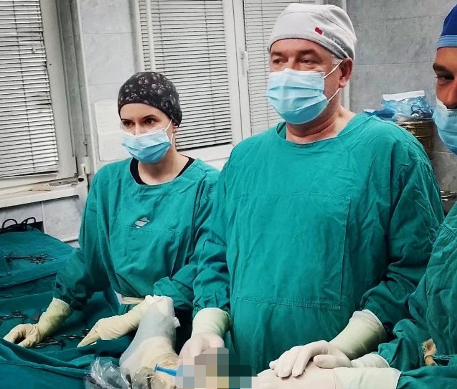 Dr Goran Vidić sa timom izvodi artroskopiju