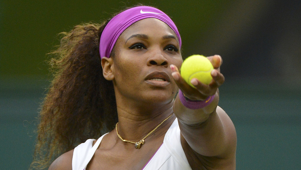 Serena Williams, jedna z najlepszych tenisistek w historii, pokazała ostatnio, że nie uważa się za wielką gwiazdę i na mecze nie musi jeździć limuzyną. Amerykanka na turniej w Key Biscayne w Miami pojechała rowerem.