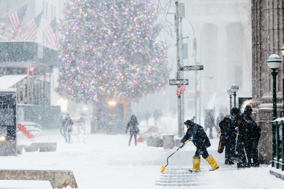 epa06416933 - USA WINTER STORM IN NEW YORK (Winter storm in New York)