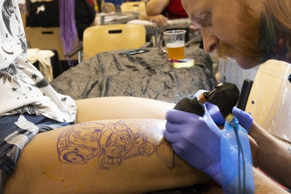 Oryginalne tatuaże mogą być tańsze. Dzięki przepisom o VAT