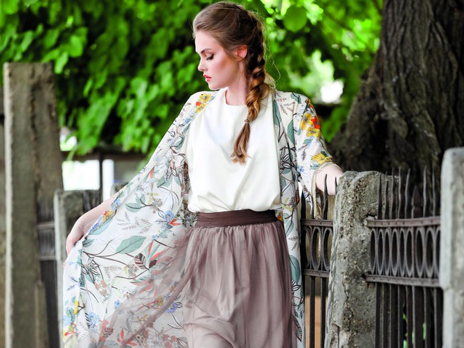 Bluza i suknja „P.... S.... fashion“, kaftan „Tiffany“, sandale „Metro“
