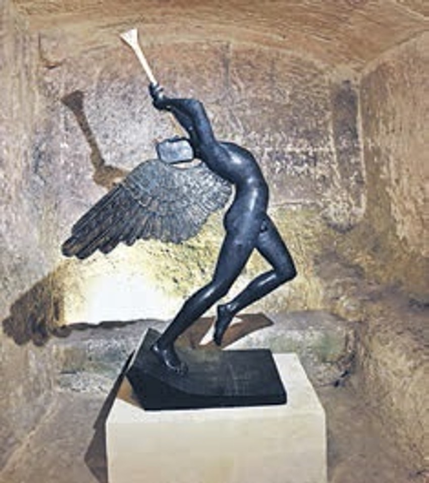 Trijumfalni anđeo, 1984, bronza, visin 225 cm
