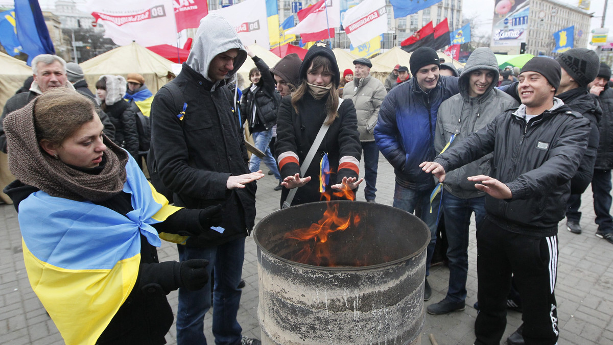 Studenci Akademii Kijowsko-Mohylańskiej w stolicy Ukrainy ogłosili strajk i przyłączyli się do protestów zwolenników integracji europejskiej, którzy chcą odwołania decyzji władz o wstrzymaniu przygotowań do zawarcia umowy stowarzyszeniowej z UE.