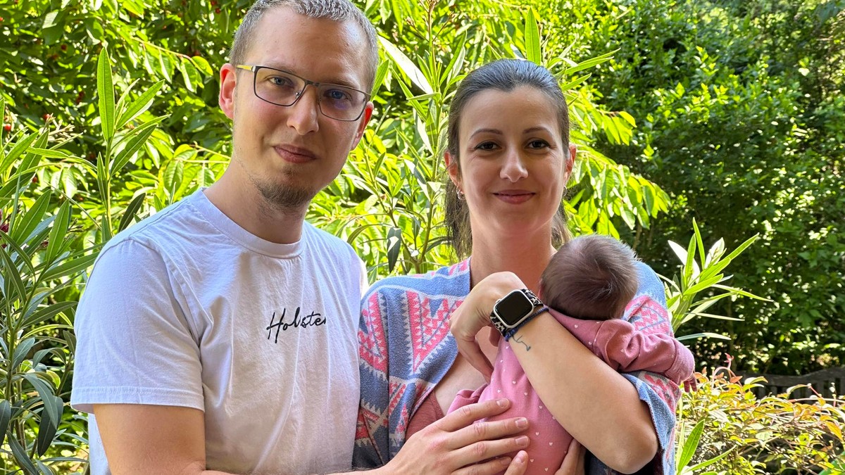 „A kocsinkban jött világra a lányunk” – Sándor vezette le felesége szülését a hátsó ülésen