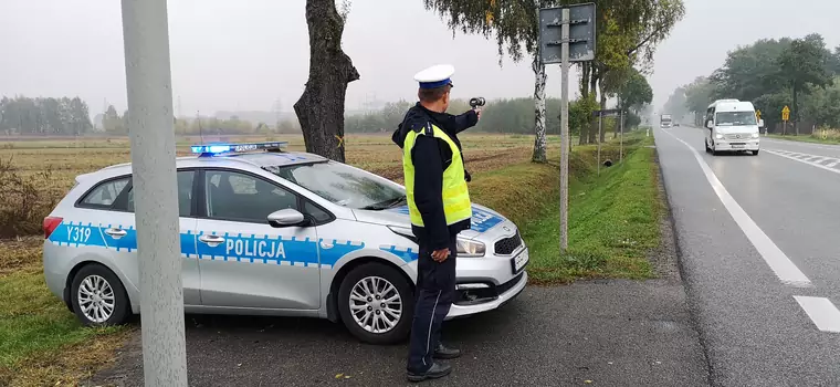 Noga z gazu, czyli policyjne kontrole we Wszystkich Świętych