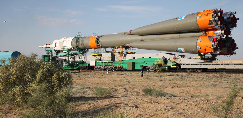 Rakieta nośna Sojuz-FG ze statkiem kosmicznym Sojuz TMA1-13M ekspedycji Międzynarodowej Stacji Kosmicznej (ISS) na pokładzie na stanowisku startowym dzierżawionego przez Rosję kazachskiego kosmodromu Bajkonur, 2014 r.