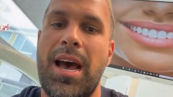 Podnikateľ a spevák René Strausz.