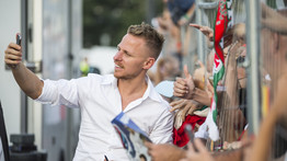 Világsztárként fogadták a PSV-hez visszatérő Dzsudzsák Balázst – videó