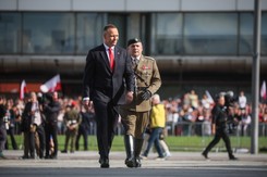 'Nigdy nie powiem: naprzód'. Nawrocki z mocnym przesłaniem do żołnierzy