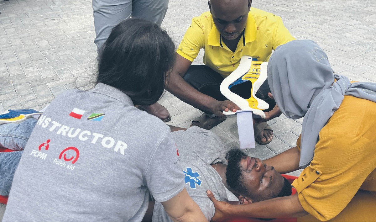 Ćwiczenia z pomocy ofiarom wypadków. Dar es Salaam, Tanzania