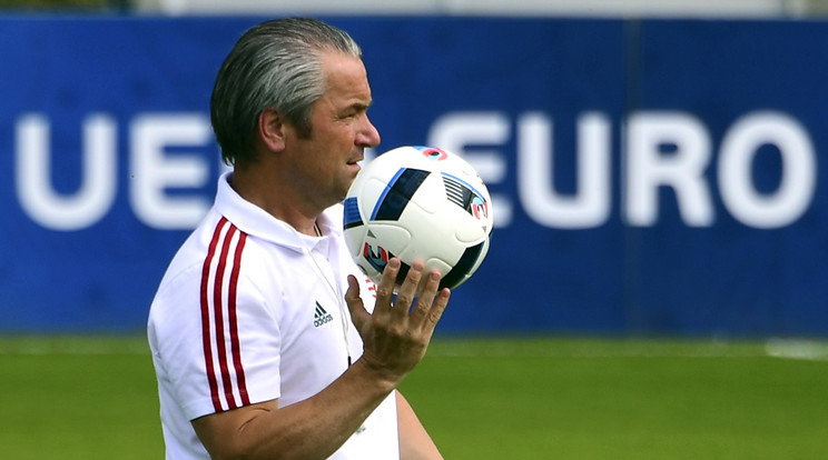 A német szakember hatalmas változást hozott a hazai labdarúgásba /Fotó: AFP