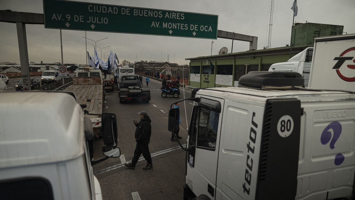 Protesty w Argentynie. Kierowca tira obrzucony kamieniami nie żyje